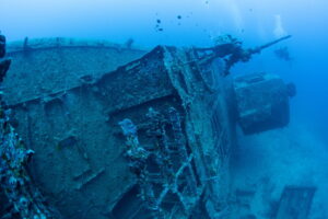 USS エモンズでのダイビングで必要な資格は?