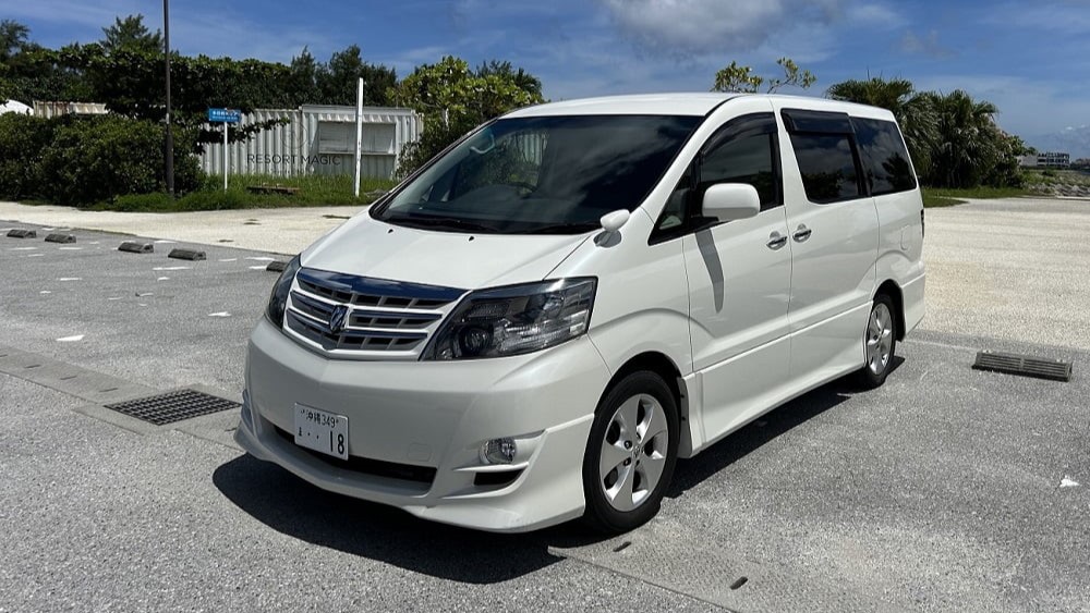 ゴールドの送迎車