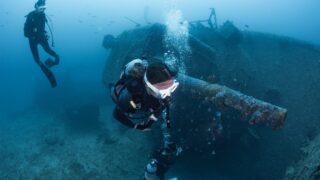 Relitto. Per le immersioni alla USS Emmons a Okinawa, in Giappone, vieni a GOLD