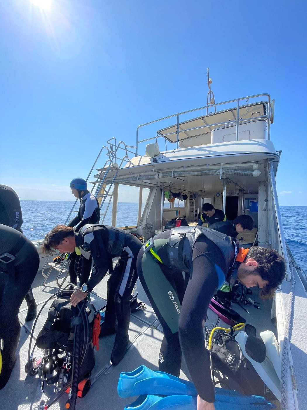 before dive on the boat