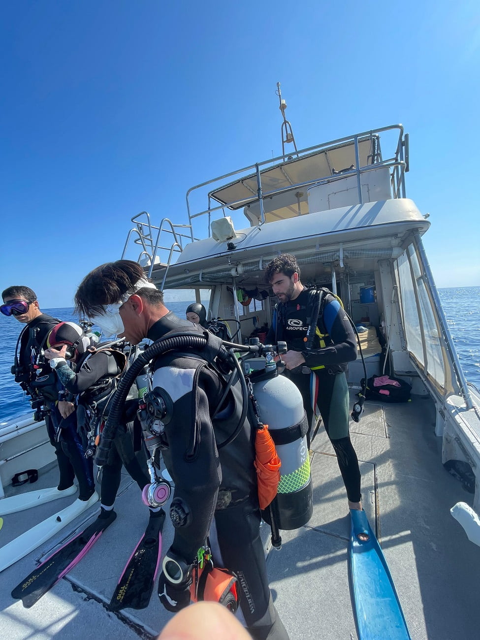 before dive on the boat