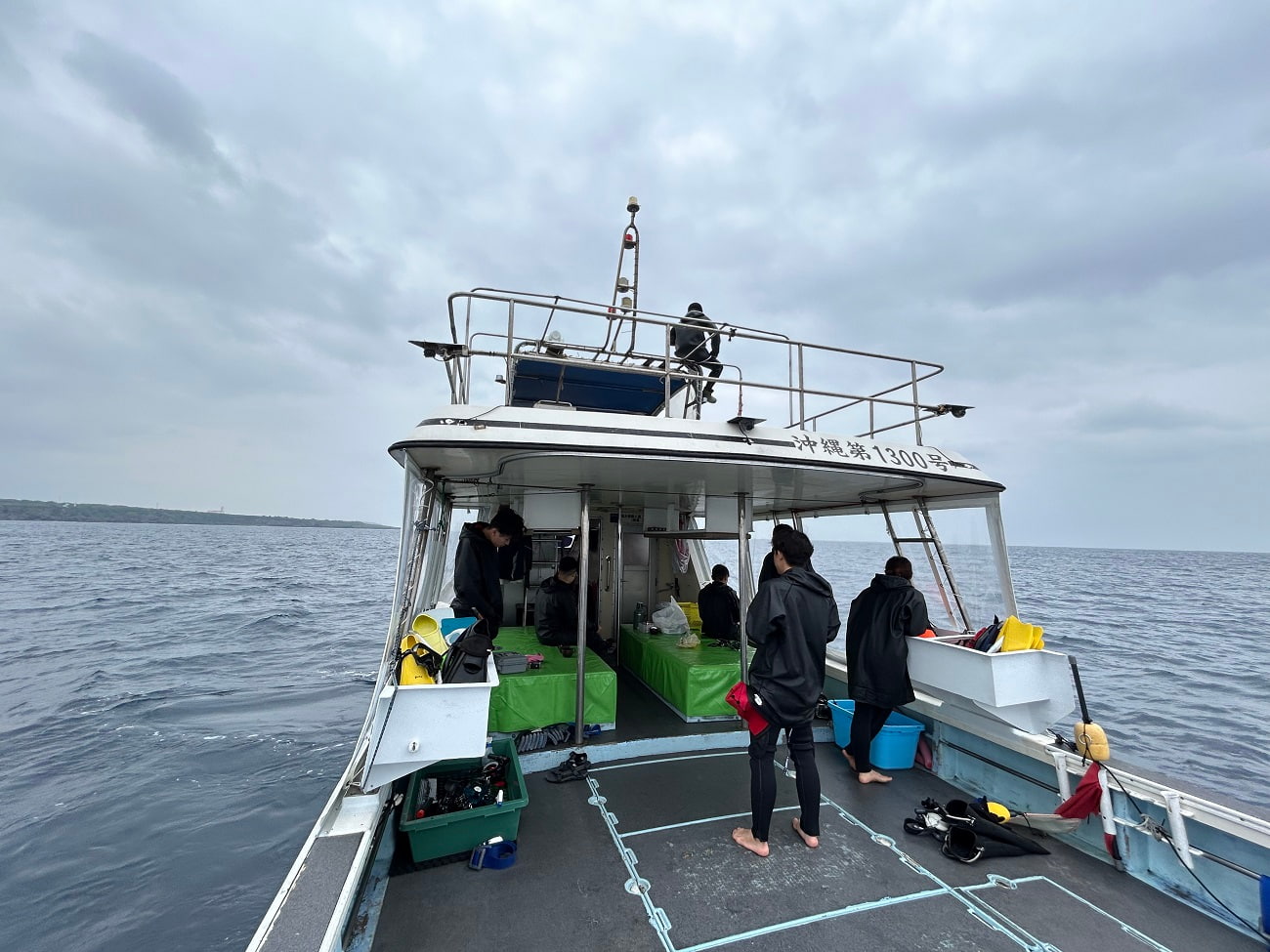 ホエールスイム中の船上