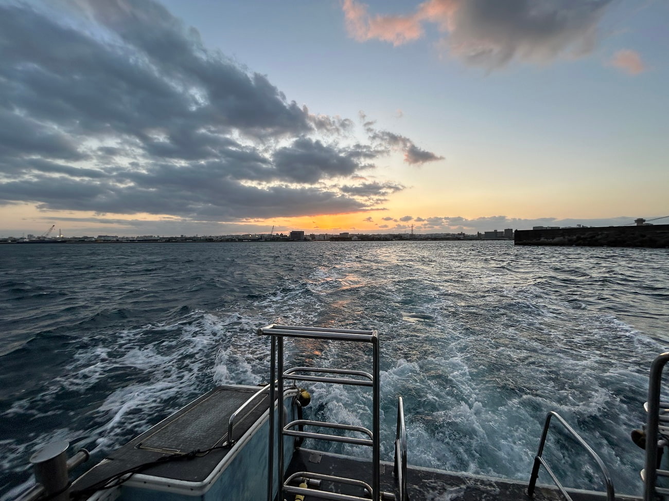船上から撮影した海の様子