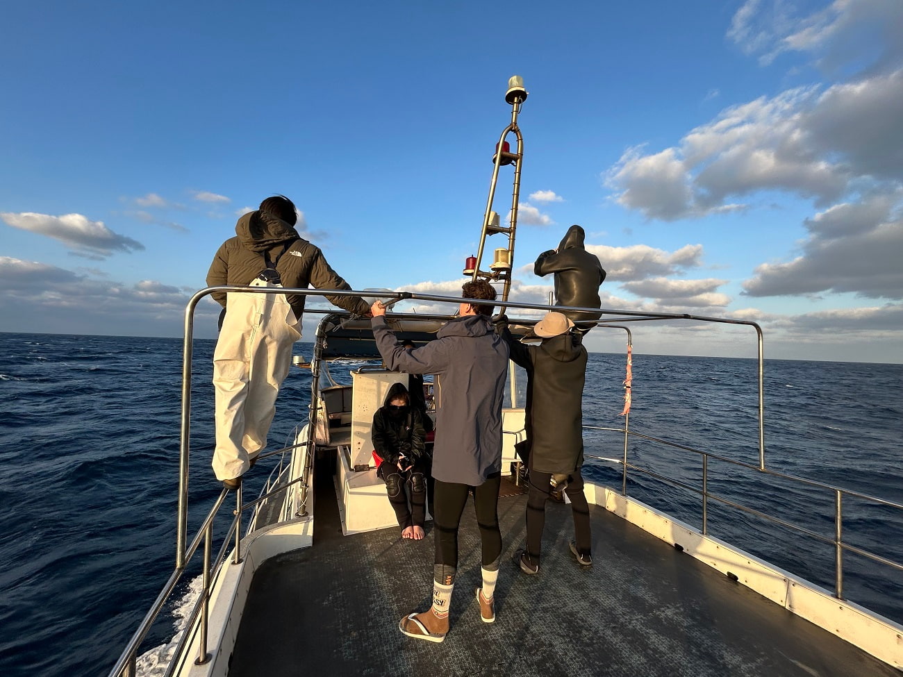 ホエールスイム中の船上