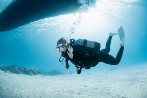 Enjoying a relaxed dive with our guest from Australia in the Kerama Islands.