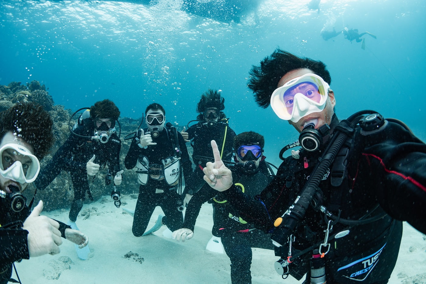 group photo underwater