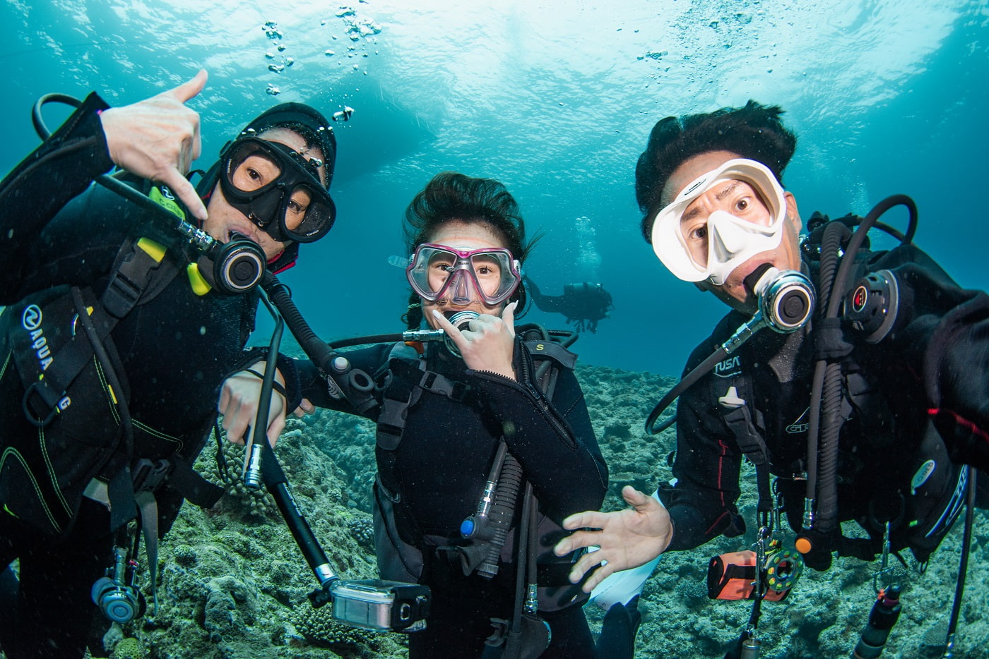 photo with guests underwater