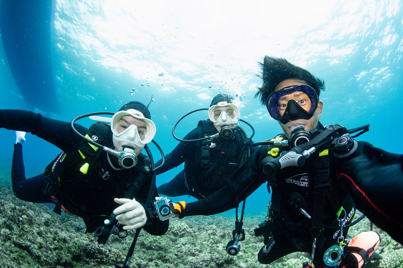 photo with guests during the dive