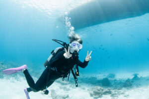 Diving in the Kerama Islands with guests from Canada! 30m visibility and Nemo (clownfish)!