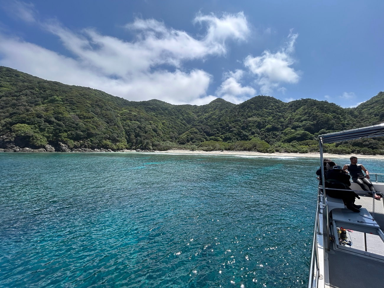 the sea photographed from the boat