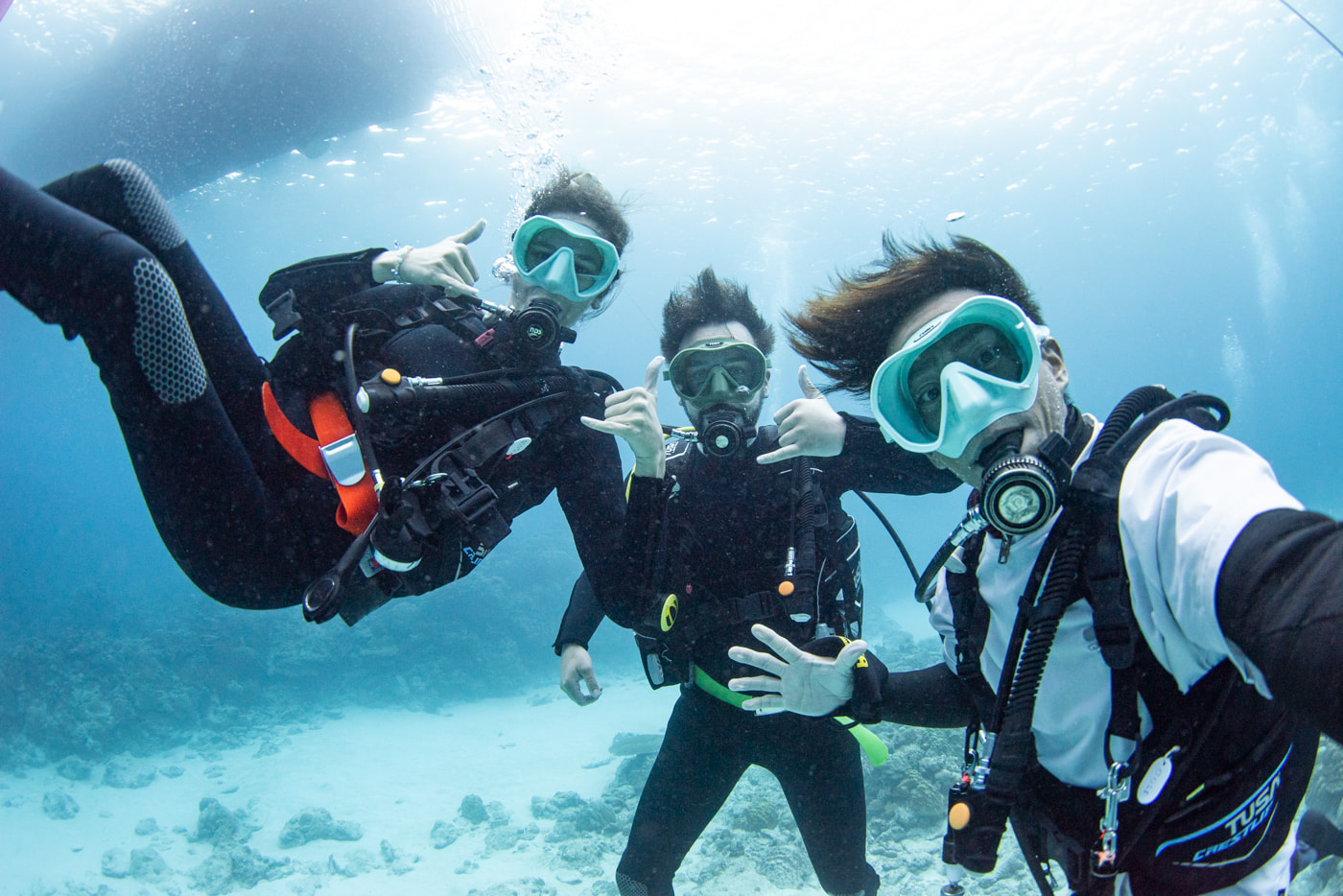 a photo with guests underwater