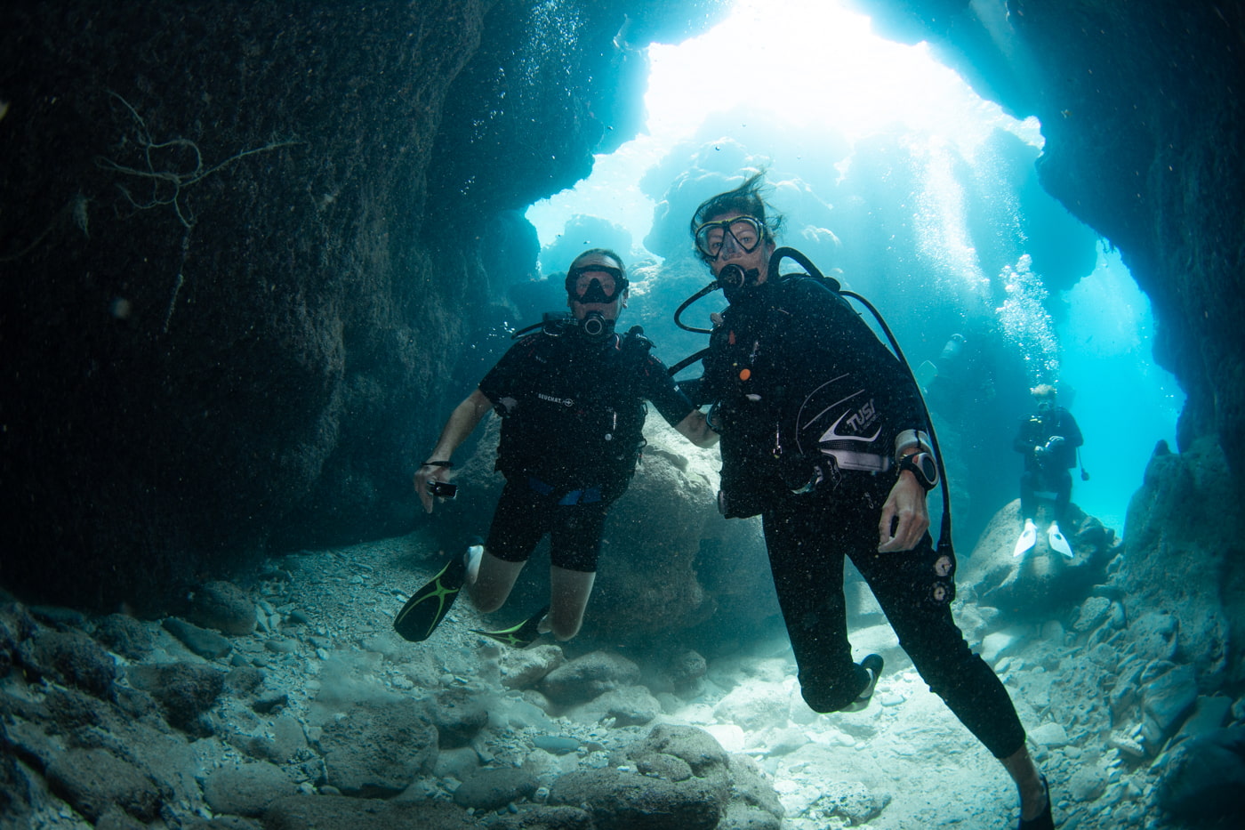 Guests diving inside a cave.