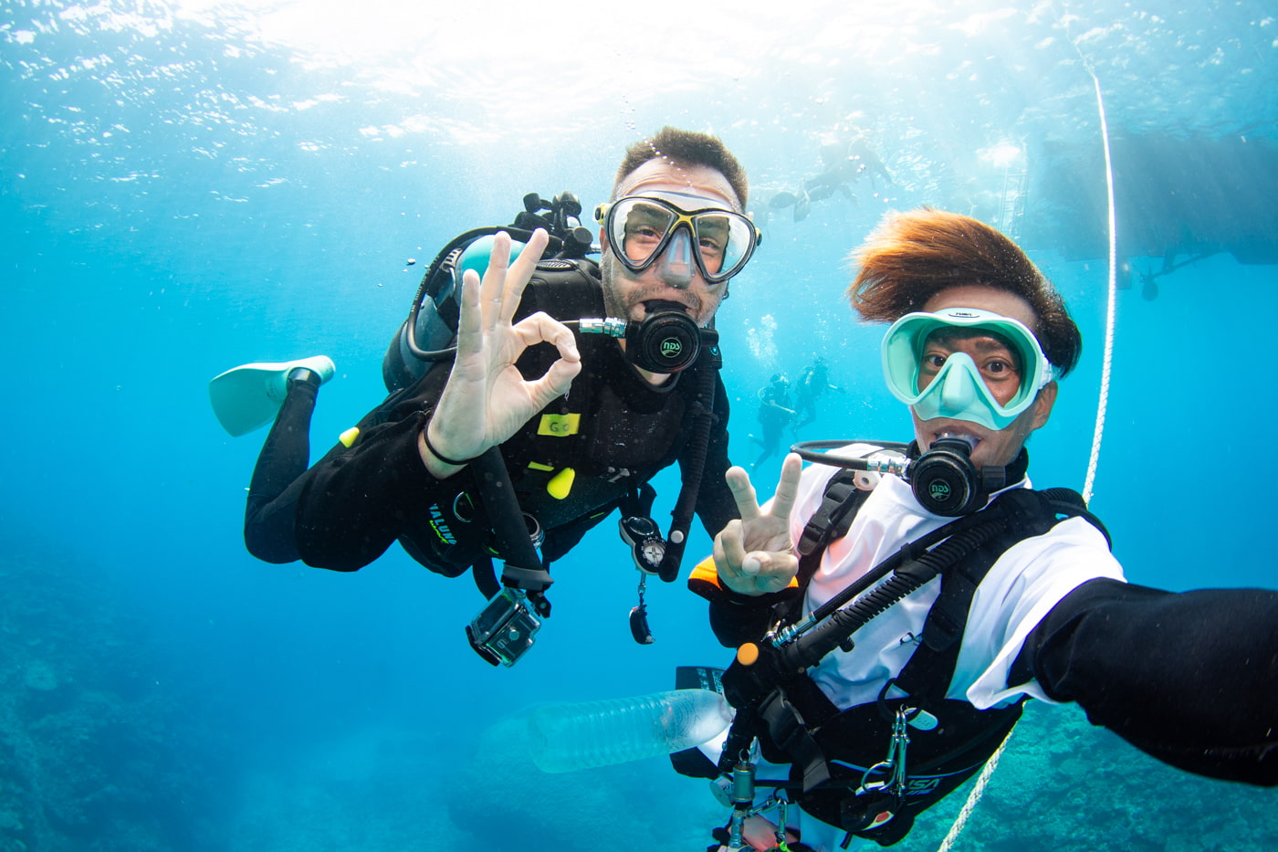 Group photo underwater with our guests.