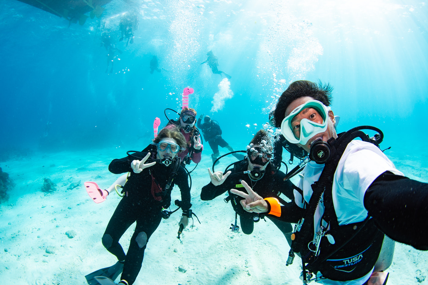 Group photo underwater with our guests.