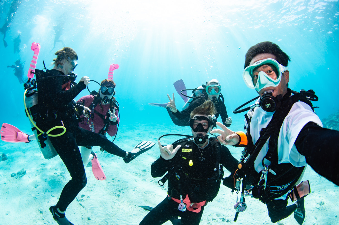 Group photo underwater with our guests.