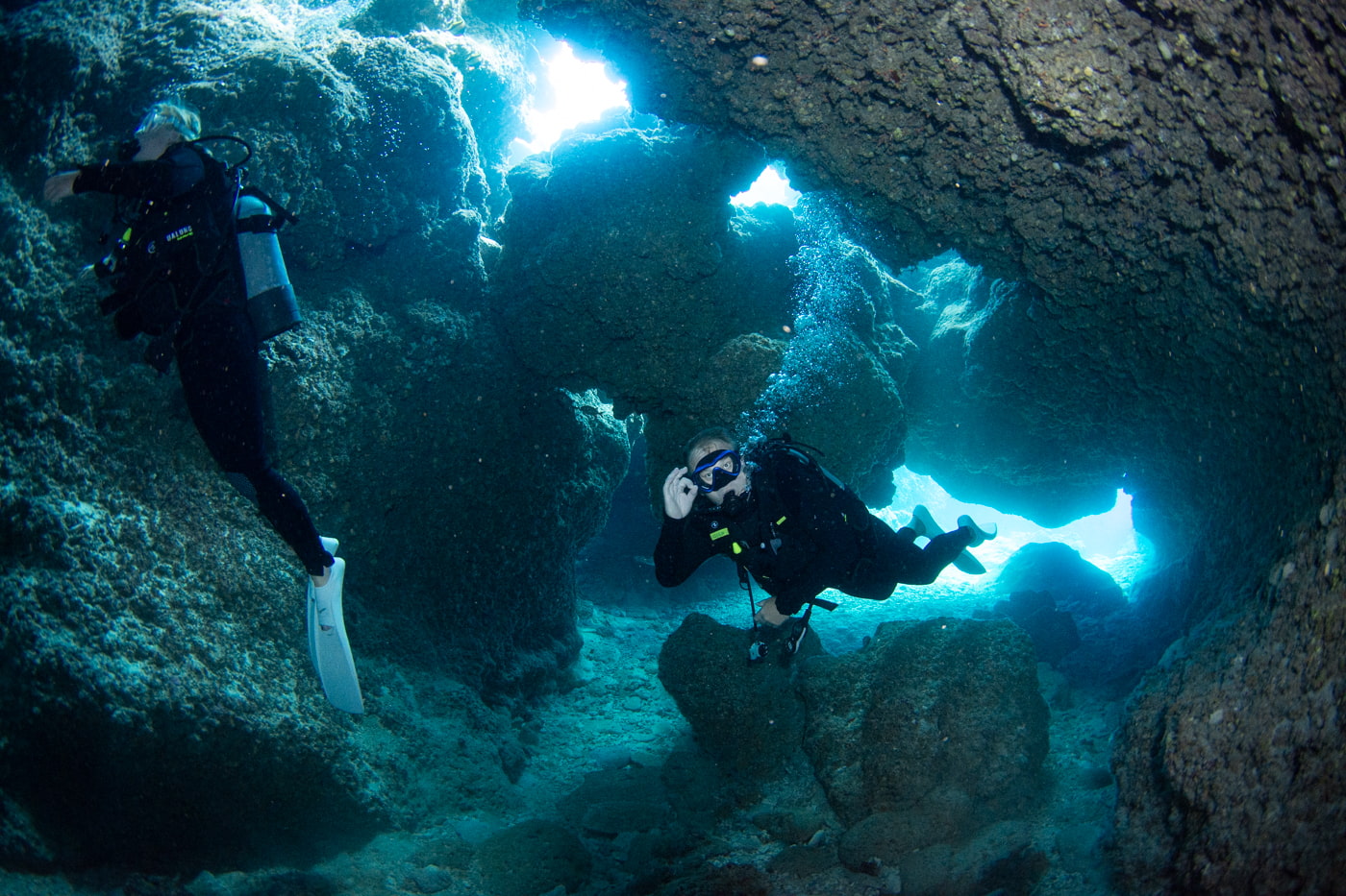Guests diving inside a cave.