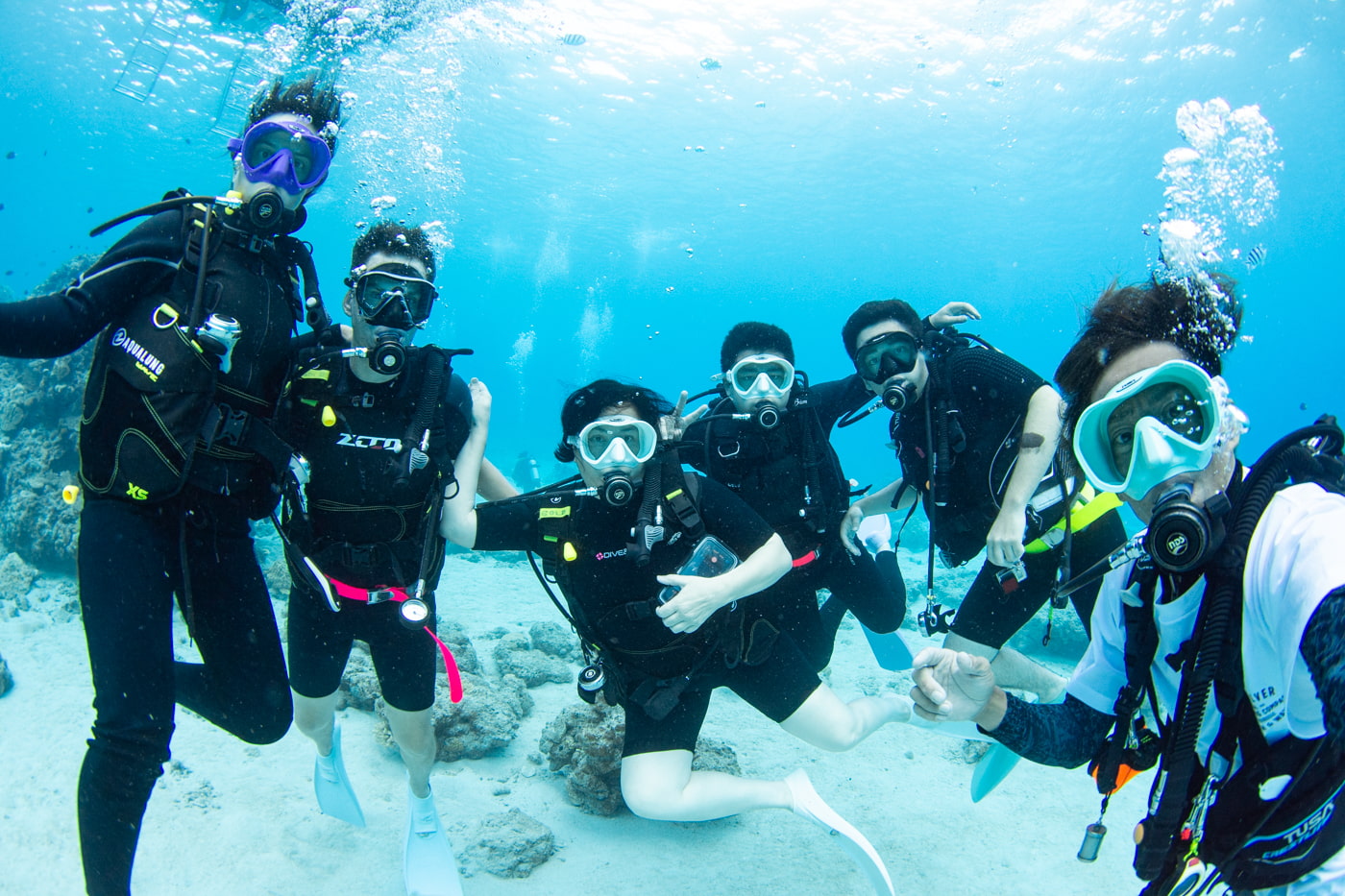 Group photo underwater with our guests.