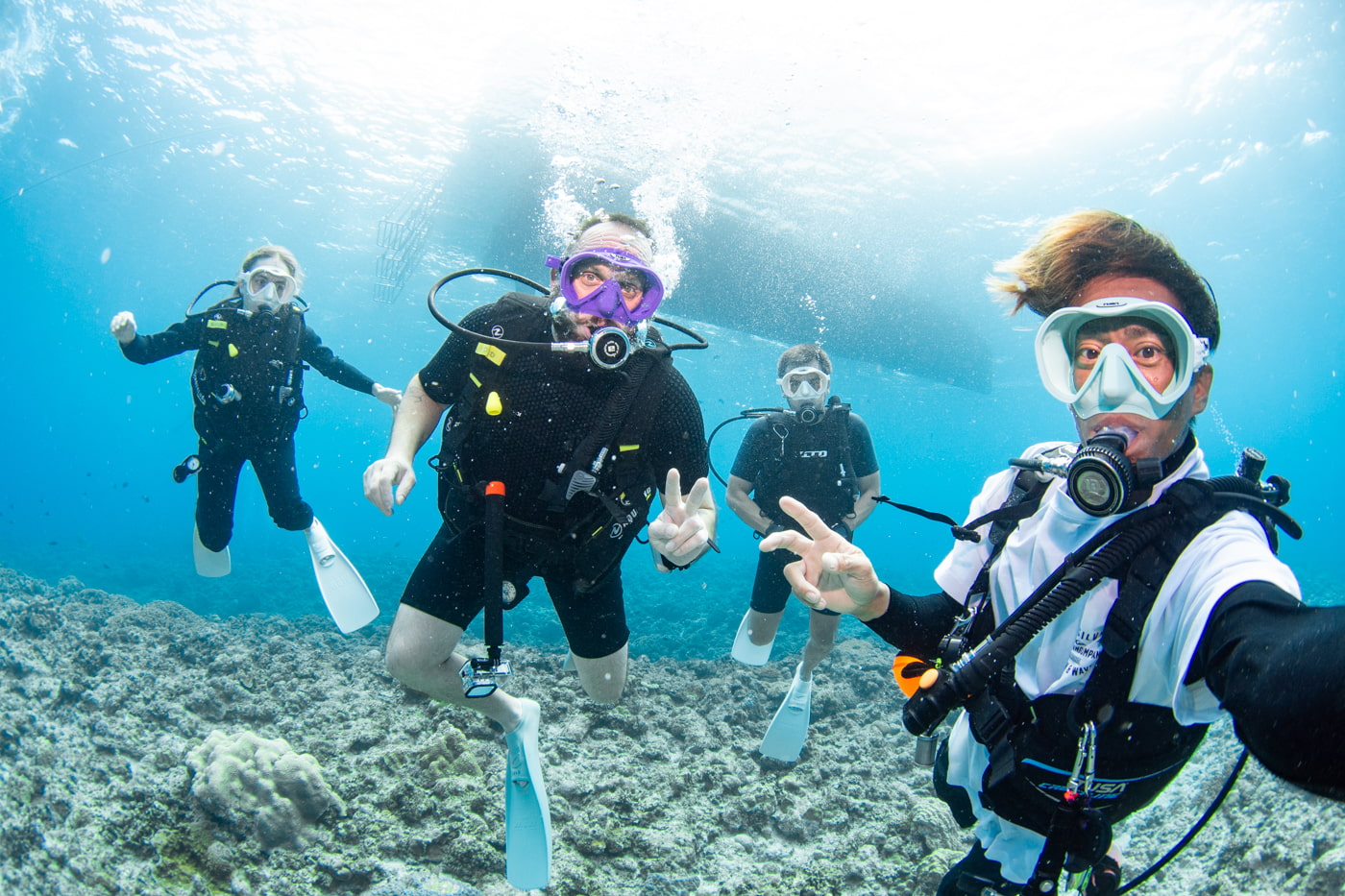 Group photo underwater with our guests.